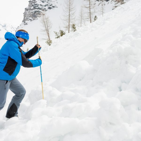 Piégés par une avalanche mortelle, un iPhone leur sauve la vie