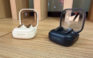 Les Galaxy Buds4 et Buds4 Pro sont officiels, Samsung cible carrément les AirPods d’Apple