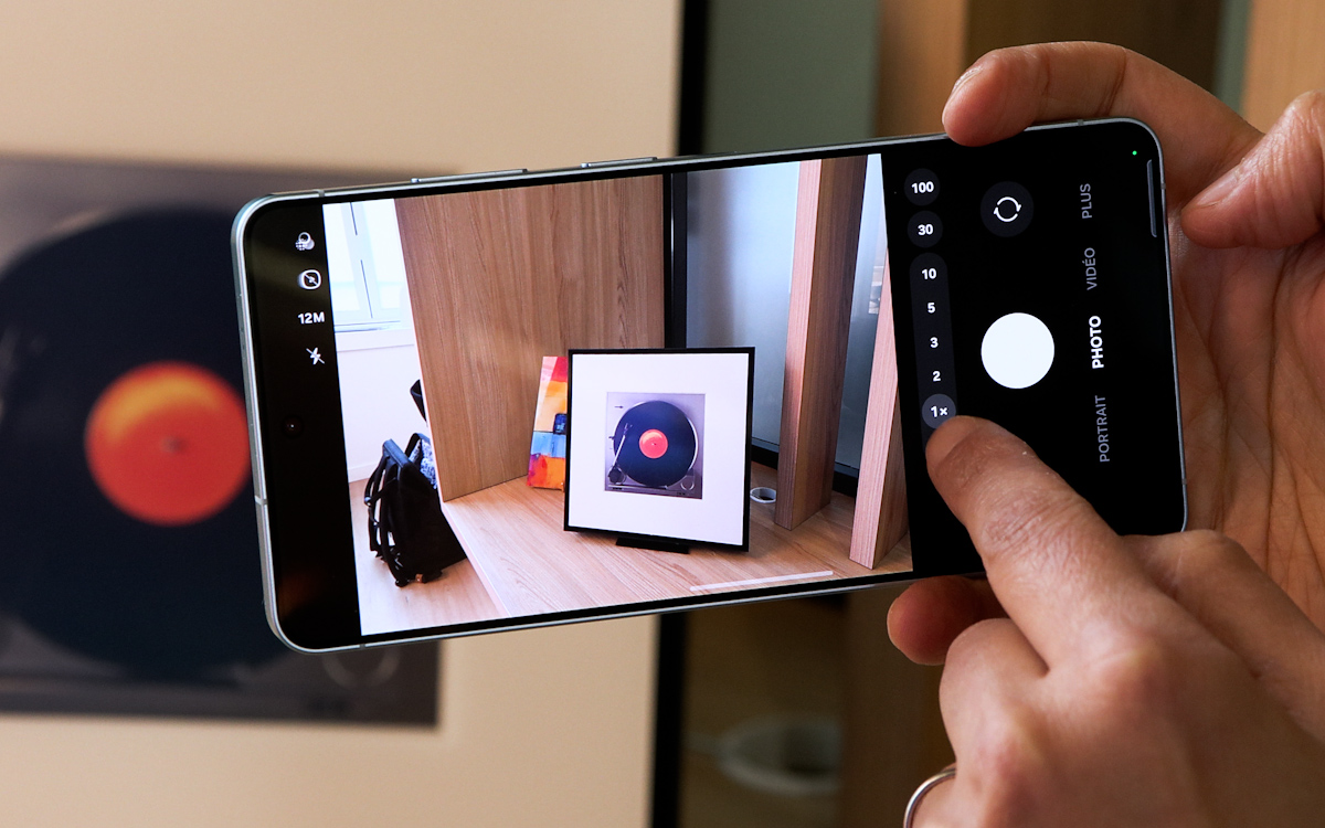 Les Galaxy S26 sont capables de trouver le moment exact de la vidéo que vous cherchez grâce à l’IA