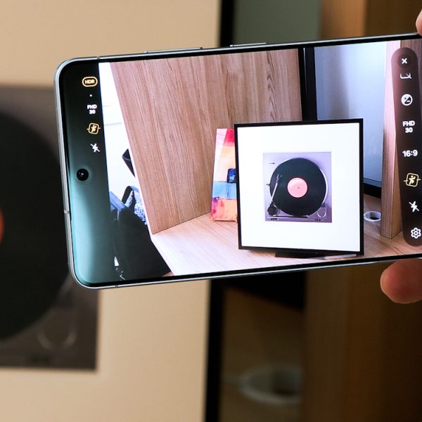 Pourquoi le Galaxy S26 n’a pas de nouveaux capteurs photo ? La réponse de Samsung