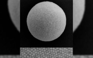 Ces nanosphères en or permettent de récupérer 90 % de la puissance du Soleil