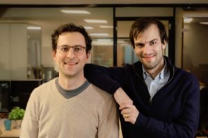 Telex: Des datacenters AWS frappés par des drones aux Émirats, ChatGPT massivement désinstallé, DeepIP lève 21 M€ en série B