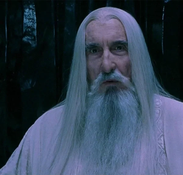 "J’étais déçu et blessé" Christopher Lee (Saroumane) n'a jamais compris pourquoi cette scène a été supprimée du Seigneur des Anneaux
