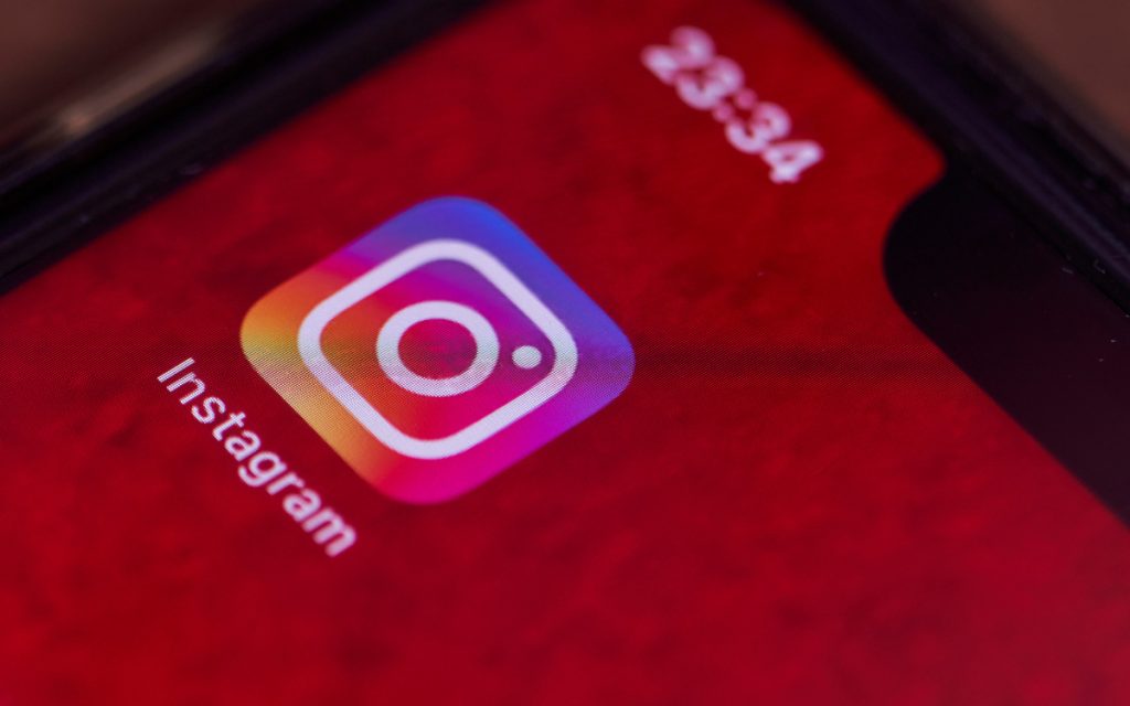 Instagram : la fin du « lien dans ma bio » ? Les liens cliquables arrivent enfin en légende, mais il y a un mais