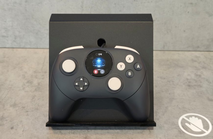 MWC 2026 : on a vu la manette avec écran intégré de Samsung Display, gadget ou révolution ?