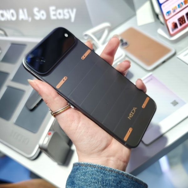 MWC 2026 : le smartphone du futur est-il basé sur une très vieille idée ? On l’a pris en main