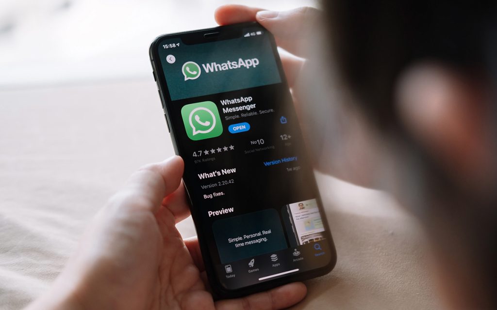Utiliser WhatsApp au volant devient bien plus pratique grâce à l’application CarPlay native