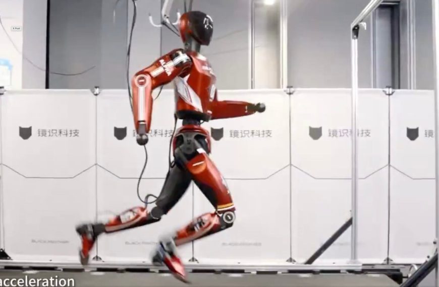 Bolt, le robot humanoïde chinois qui sprinte à 36 km/h
