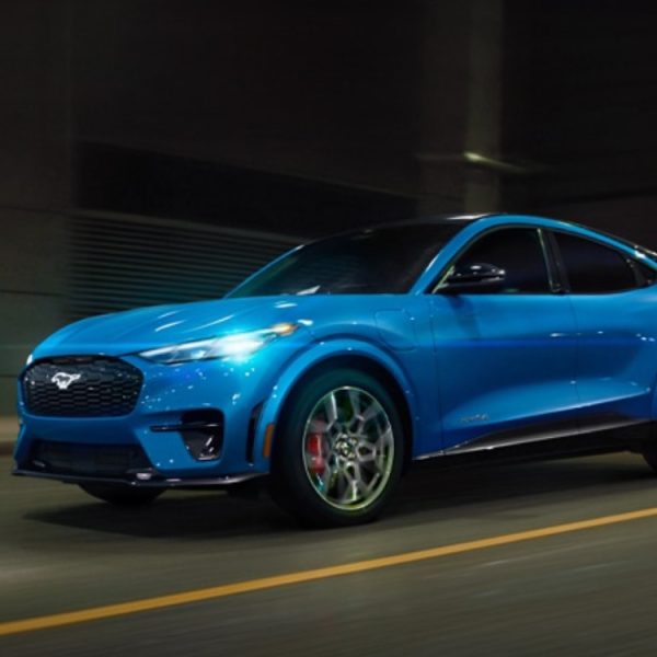 Voici comment Ford permet à la Mustang Mach-E 2026 de se recharger plus vite grâce à Apple CarPlay