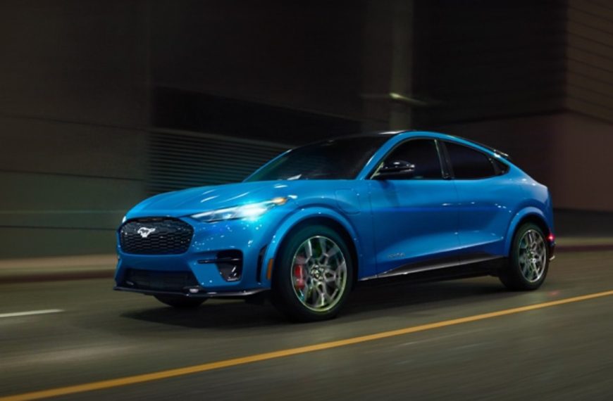 Voici comment Ford permet à la Mustang Mach-E 2026 de se recharger plus vite grâce à Apple CarPlay