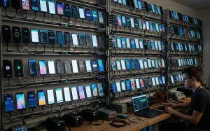 Fraude bancaire : des smartphones fantômes dans le cloud dupent les banques