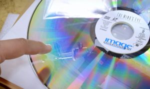 Il arrive à lire un LaserDisc avec un simple microscope