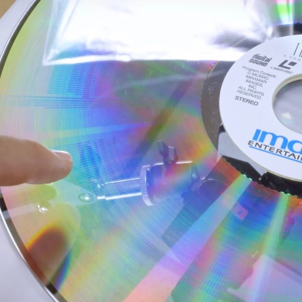 Il arrive à lire un LaserDisc avec un simple microscope