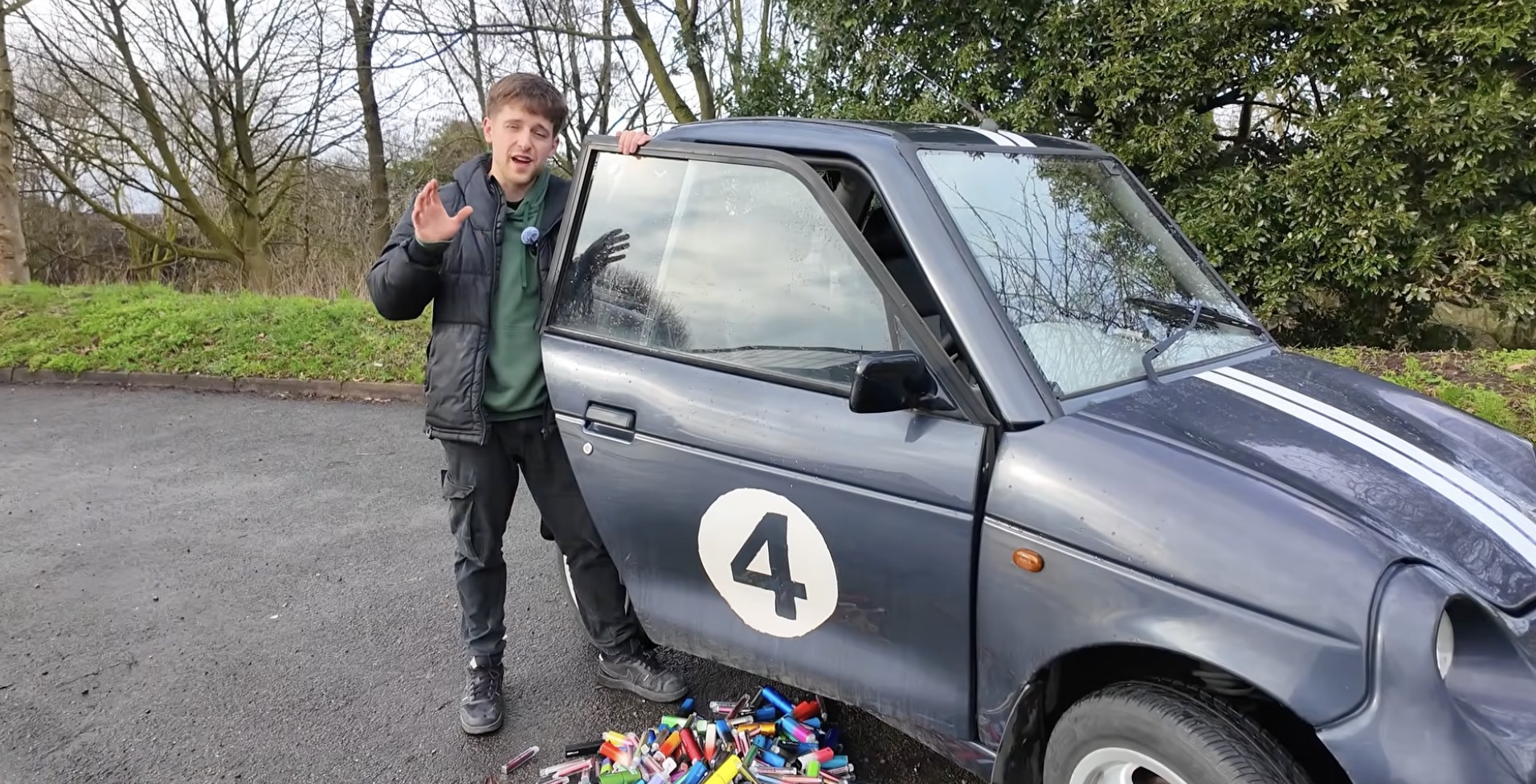 Il fait rouler une voiture électrique avec 500 batteries de vapoteuses