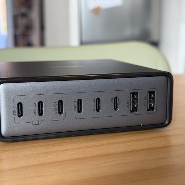 J'ai testé la station de charge UGREEN 200W à huit ports pour remplacer tous vos chargeurs