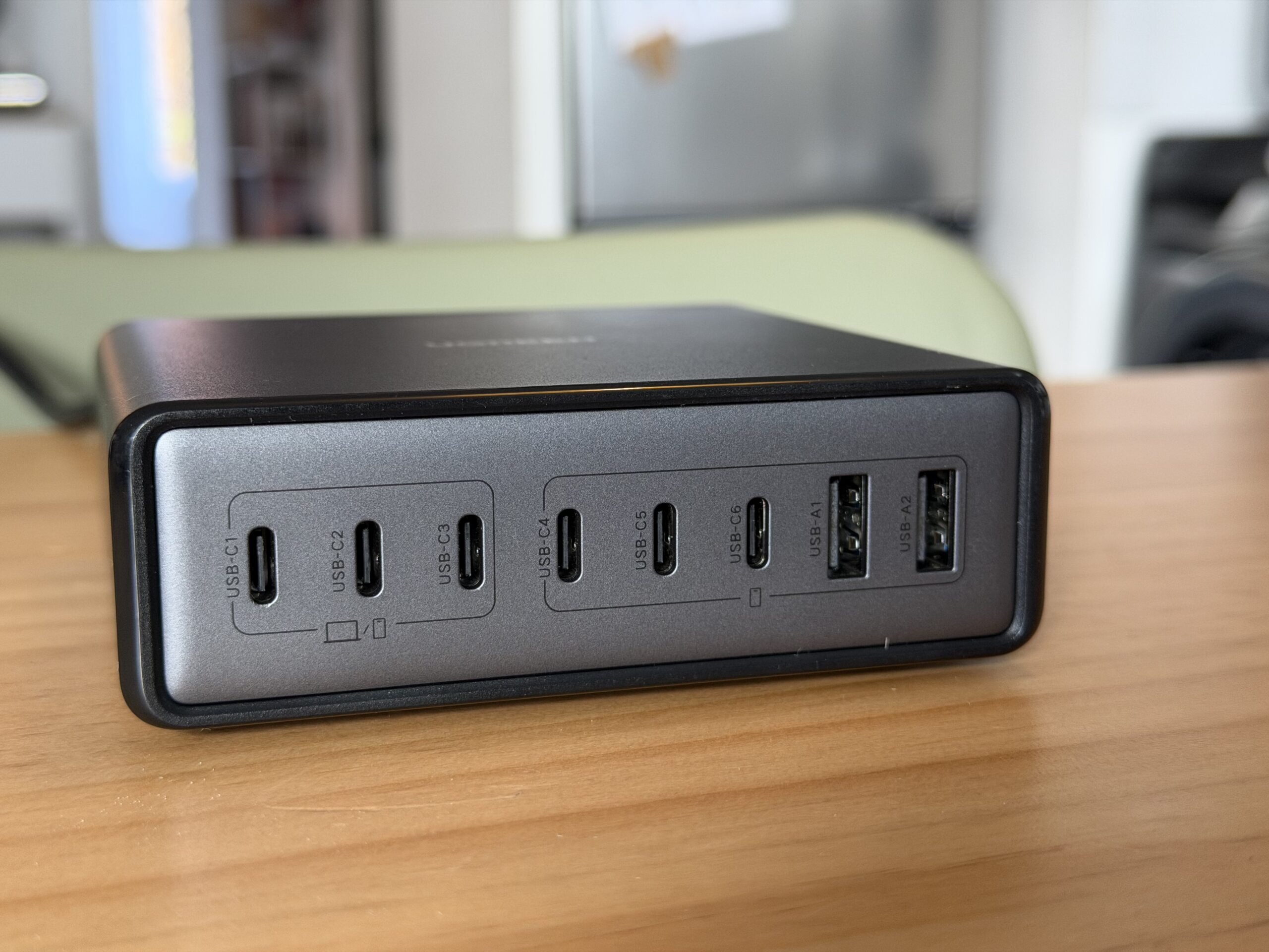 J'ai testé la station de charge UGREEN 200W à huit ports pour remplacer tous vos chargeurs