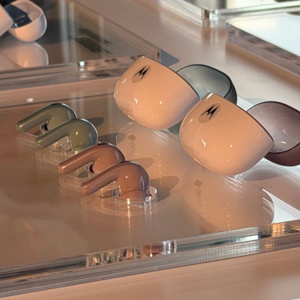 Moto Buds 2 officiels : Motorola remplace enfin ses vieux Moto Buds de 2024