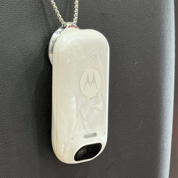Ce concept de Motorola ressemble au Humane AI Pin, mais n’en est pas un (ouf !)