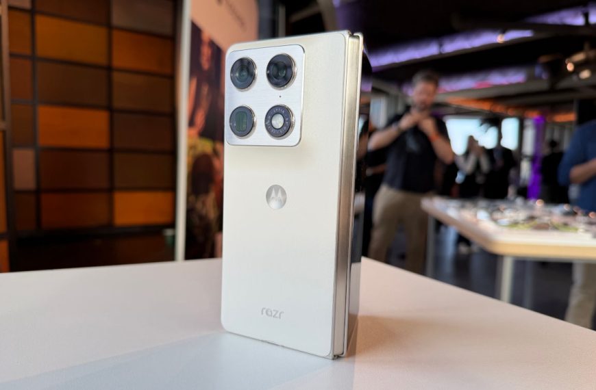 Motorola annonce l’arrivée du Razr Fold en Europe et le prix est salé