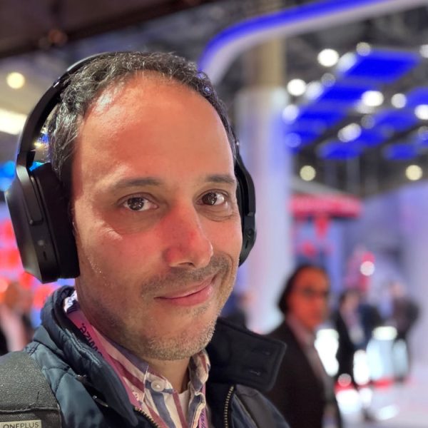 On a essayé le projet Motoko de Razer, ce casque audio étrange nourri à l’IA