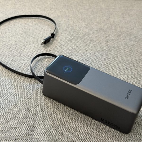 Test de la Nexode 165W : une batterie externe massive avec câble USB-C intégré