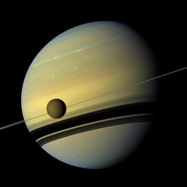 Voici pourquoi la Terre pourrait dévoiler les secrets d’une étrange lune de Saturne