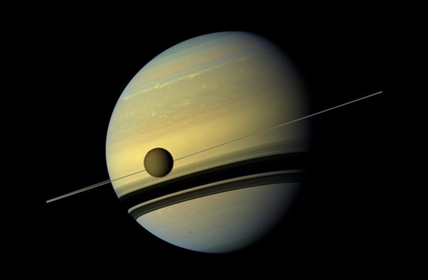 Voici pourquoi la Terre pourrait dévoiler les secrets d’une étrange lune de Saturne