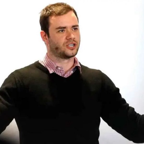 Un agent IA a mené 700 expériences en deux jours pour améliorer un modèle de langage