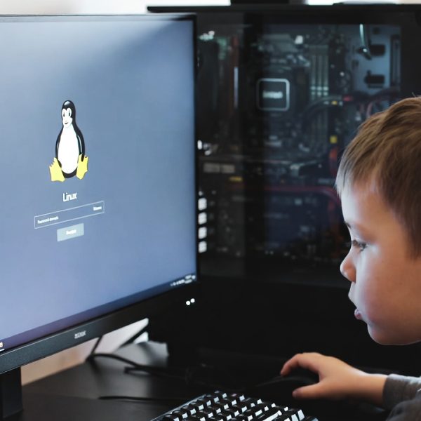 Un ingénieur a intégré la vérification d'âge dans Linux, et c'est la panique