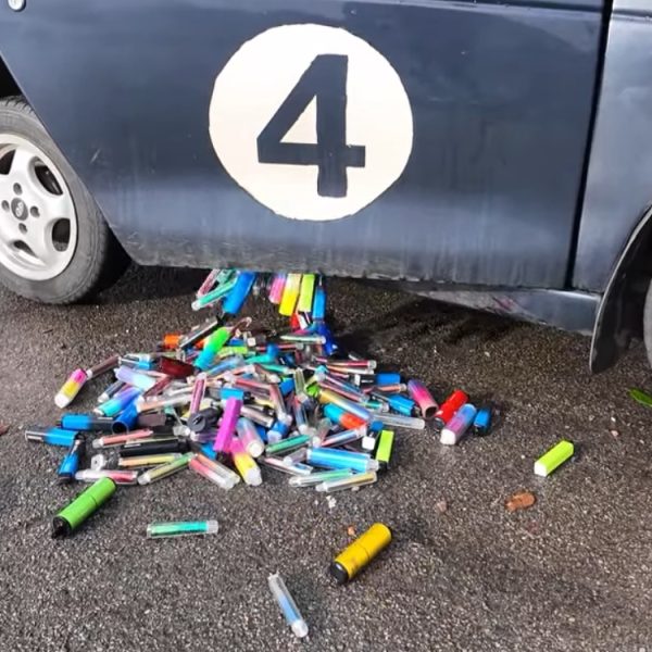 Voici comment 500 vapoteuses jetables ont fini par propulser une voiture électrique