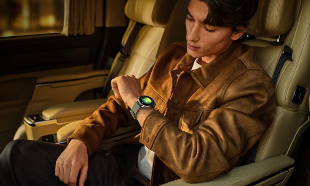 La Xiaomi Watch 5 est officielle, une montre connectée endurante qui donne accès à Gemini depuis le poignet