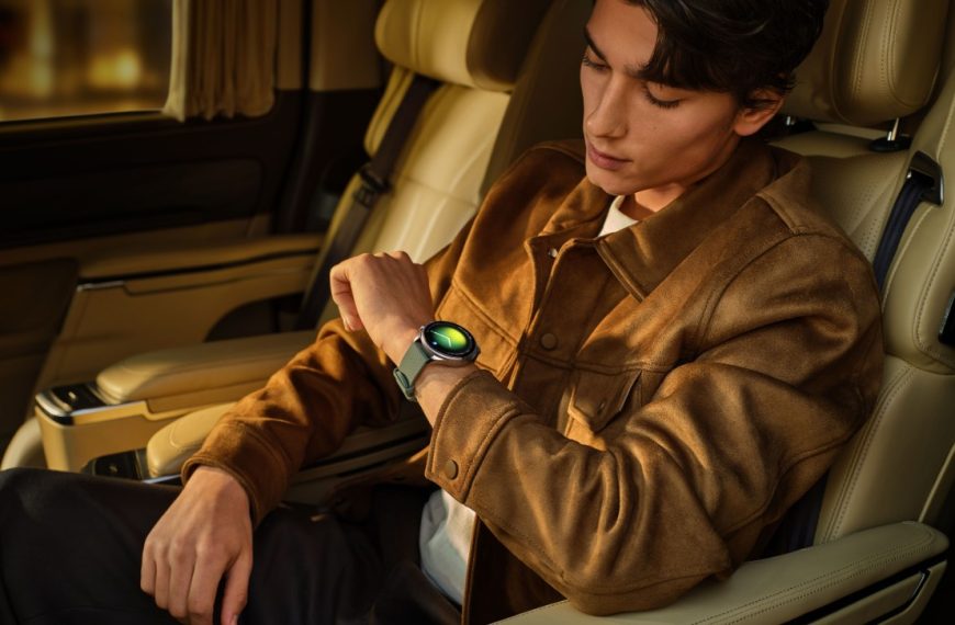 La Xiaomi Watch 5 est officielle, une montre connectée endurante qui donne accès à Gemini depuis le poignet