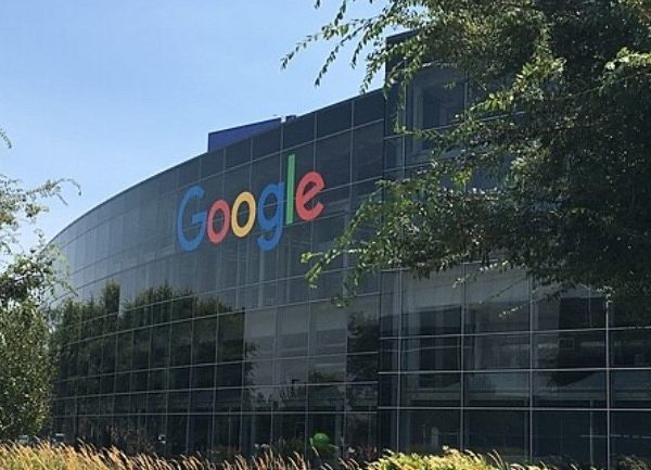 Employés et cadres de Google critiquent le projet de contrat IA avec le Pentagone