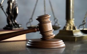 Payé pour négocier avec les pirates, il les aidait en secret à vider les caisses de ses clients