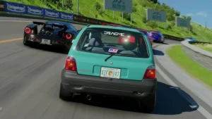Gran Turismo 7 : Ce pilote professionnel fait une performance incroyable avec la Twingo !