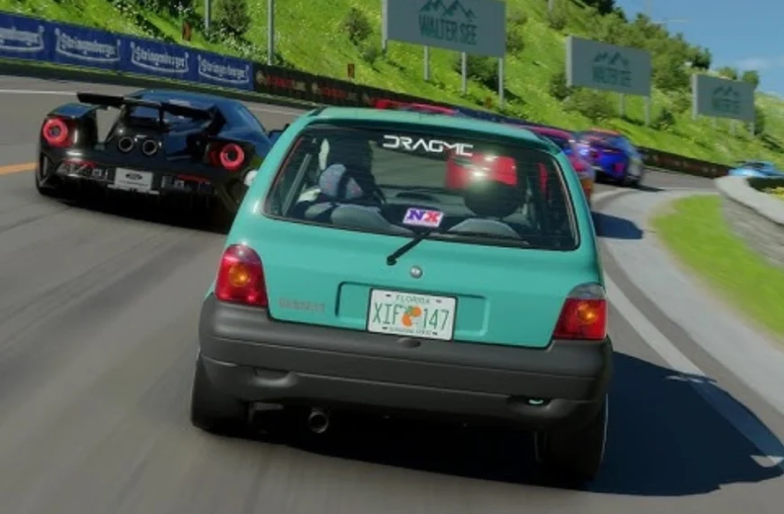 Gran Turismo 7 : Ce pilote professionnel fait une performance incroyable avec la Twingo !