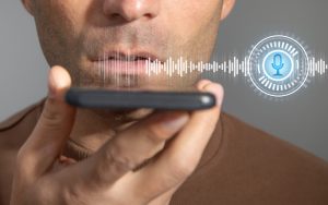 Google dévoile un enregistreur vocal intelligent qui corrige votre discours