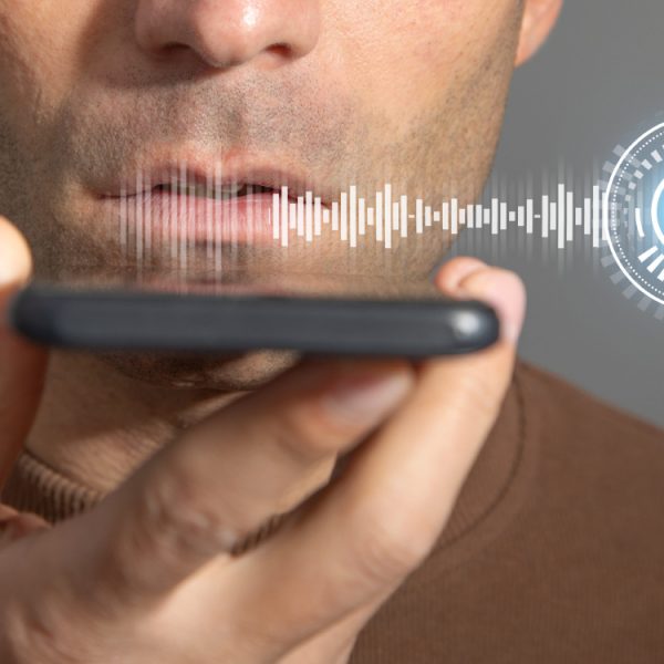 Google dévoile un enregistreur vocal intelligent qui corrige votre discours