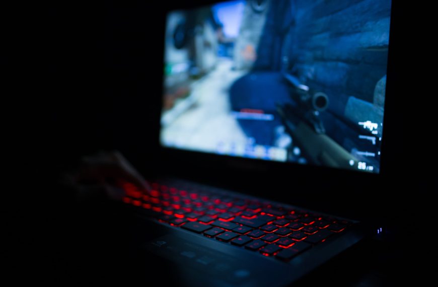 Linux fait tourner des jeux récents mieux que Windows 11, la preuve