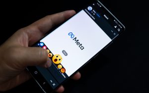 Arnaques aux fausses pubs sur Facebook et Instagram : Meta attaqué en justice