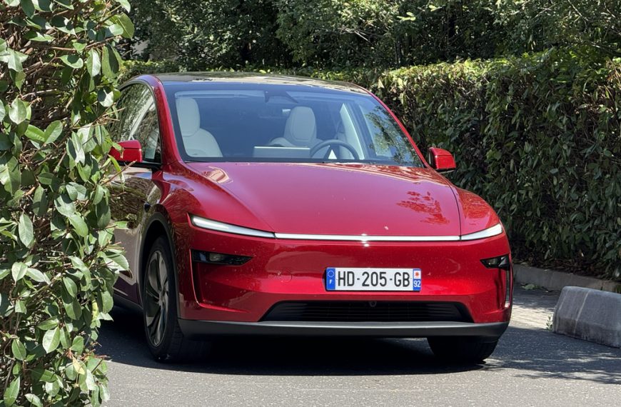 Tesla règle enfin le défaut qui agaçait ses conducteurs par temps de pluie depuis des années