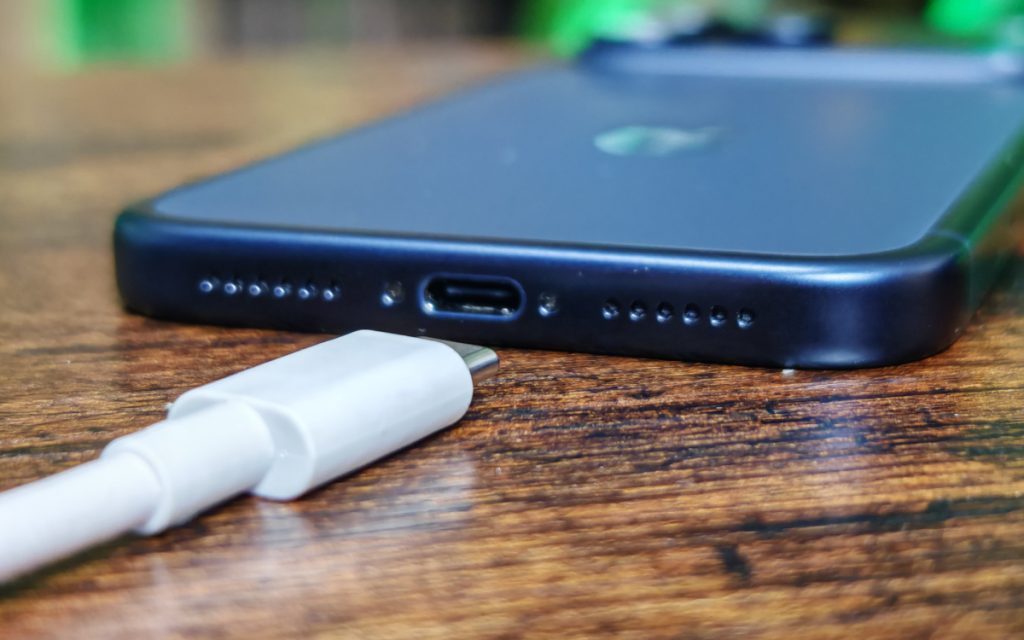 Les iPhone et les smartphones Samsung sont les pires à réparer, une marque emblématique fait figure de bon élève
