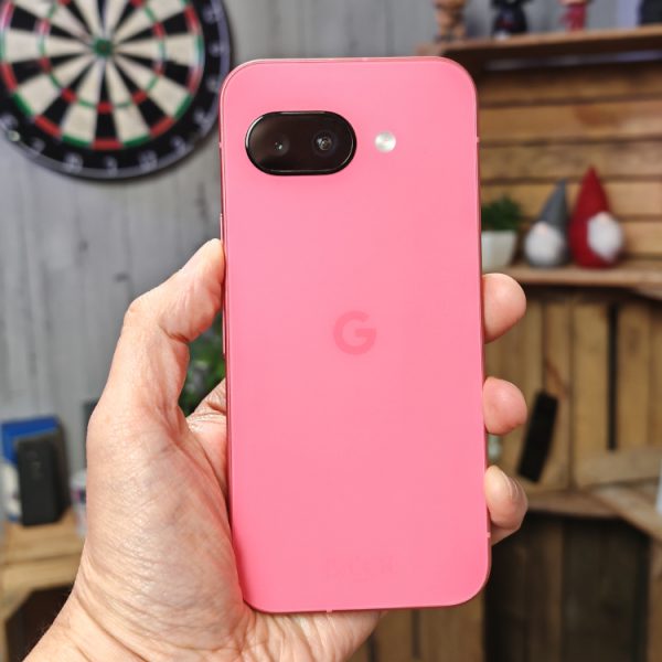 Pixel 9a : le SAV de Google lui demande 250 euros pour des dégâts qui n’existent pas