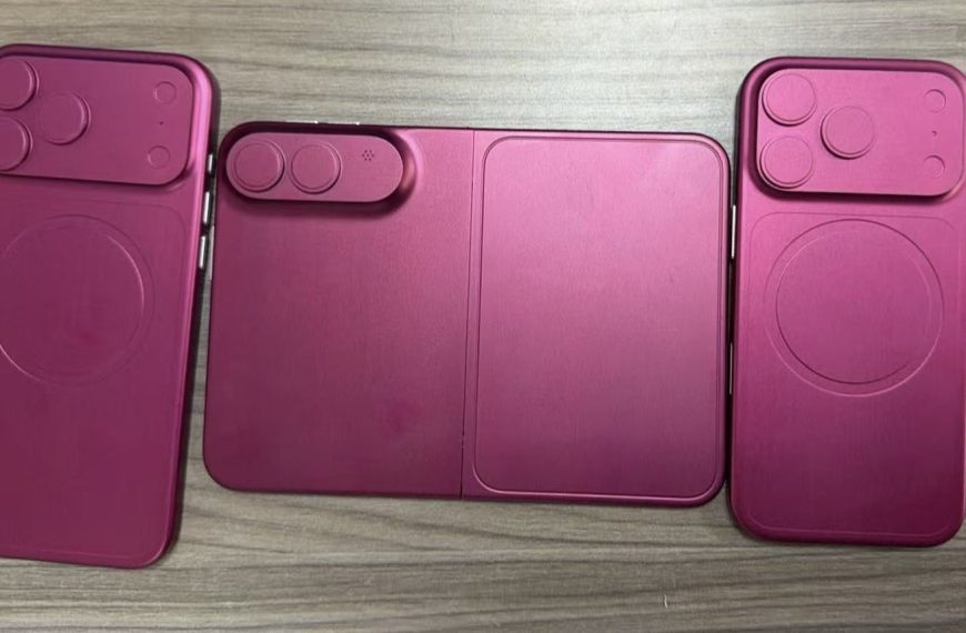 L’iPhone Fold pose aux côtés de l’iPhone 18 Pro, de quoi apprécier la différence de format