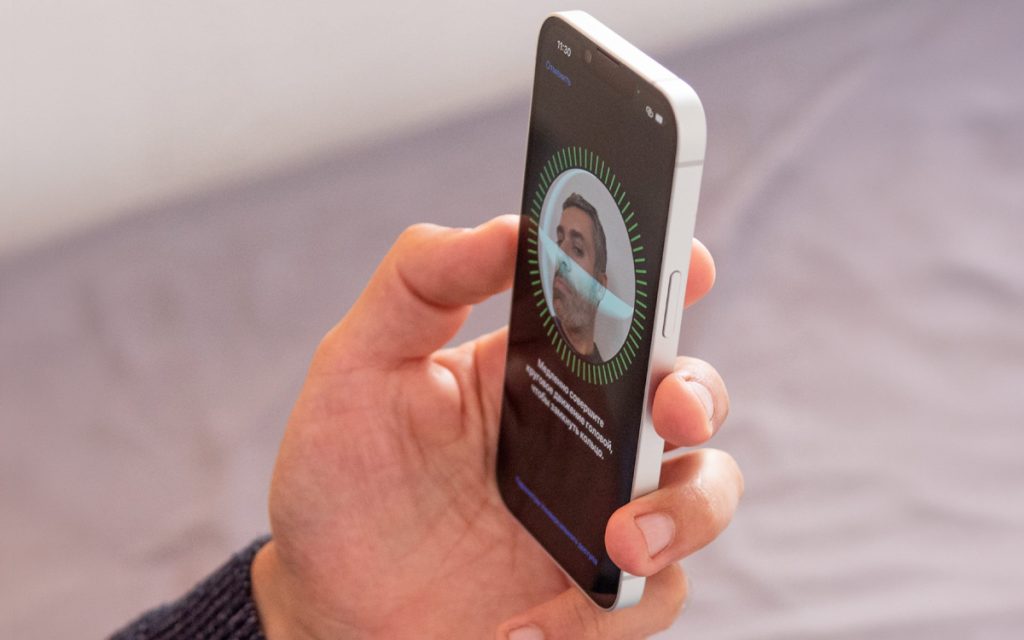 Le patron de ChatGPT veut scanner vos yeux pour vous autoriser à acheter des places de concerts