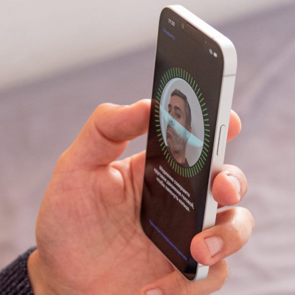 Le patron de ChatGPT veut scanner vos yeux pour vous autoriser à acheter des places de concerts