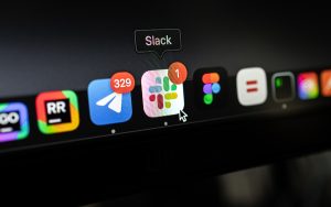 Vos messages Slack sont vendus à prix d’or, vous n’imaginez pas combien ils rapportent