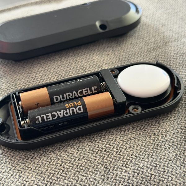 Test de cet accessoire qui va étendre l’autonomie de vos AirTags jusqu’à 10 ans !