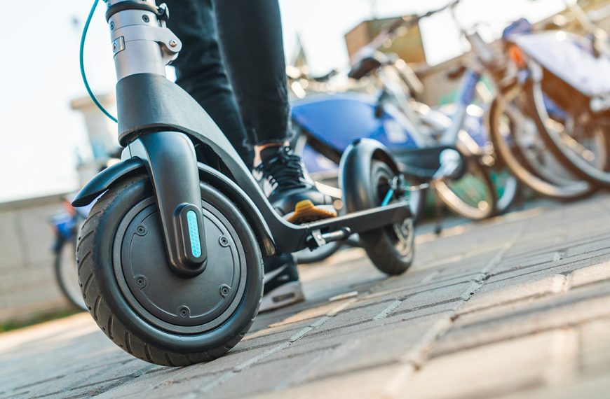 Trottinettes électriques : cet outil de contrôle fait une hécatombe chez les propriétaires d’engins débridés, direction la fourrière