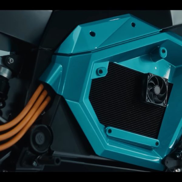 La moto électrique la plus avancée du monde est refroidie par… un vulgaire ventilateur de PC
